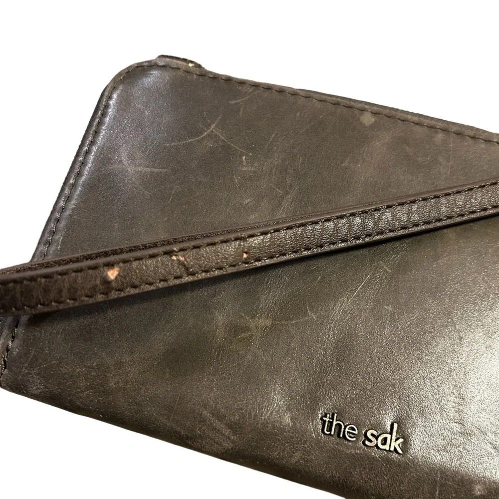 The Sak Iris grey leather wristlet